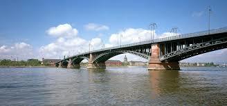 Theodor-Heuss-Brücke